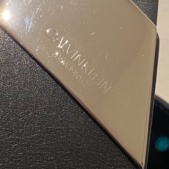 Clavin Klein Collection BlackLeather Feed bag/Purse - Picture 5 of 7